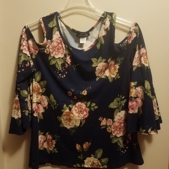 Arabella Tops - Arabella, off the shoulder top